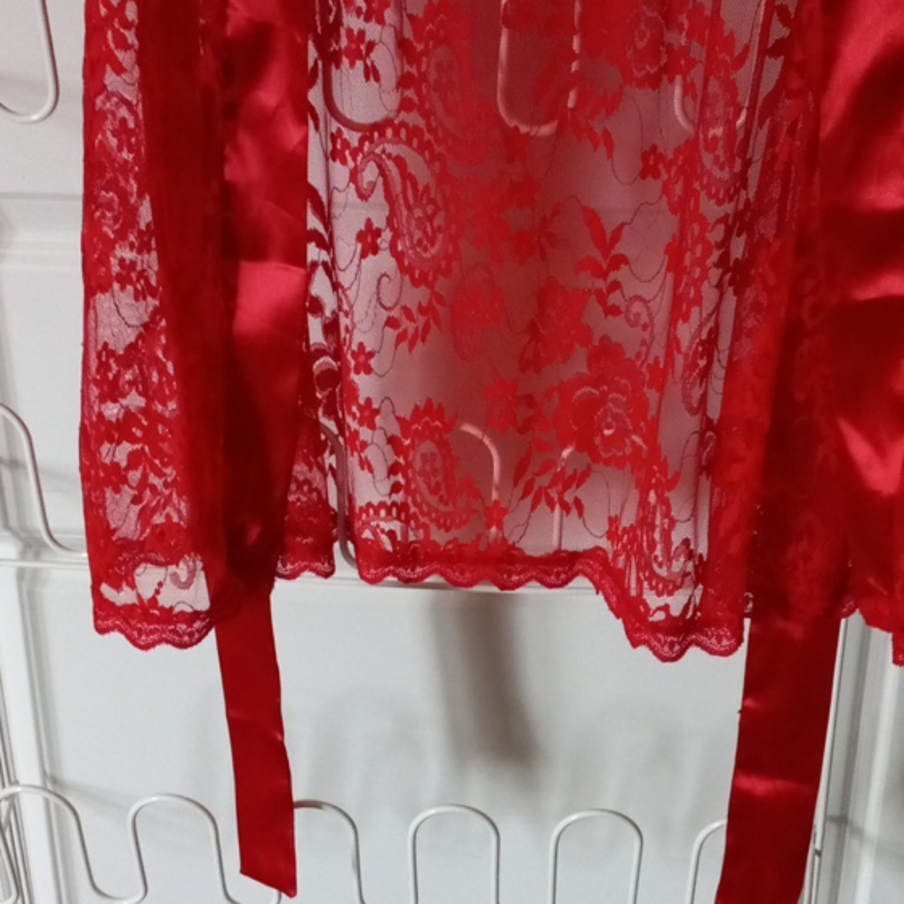 Red robe - Picture 3 of 3